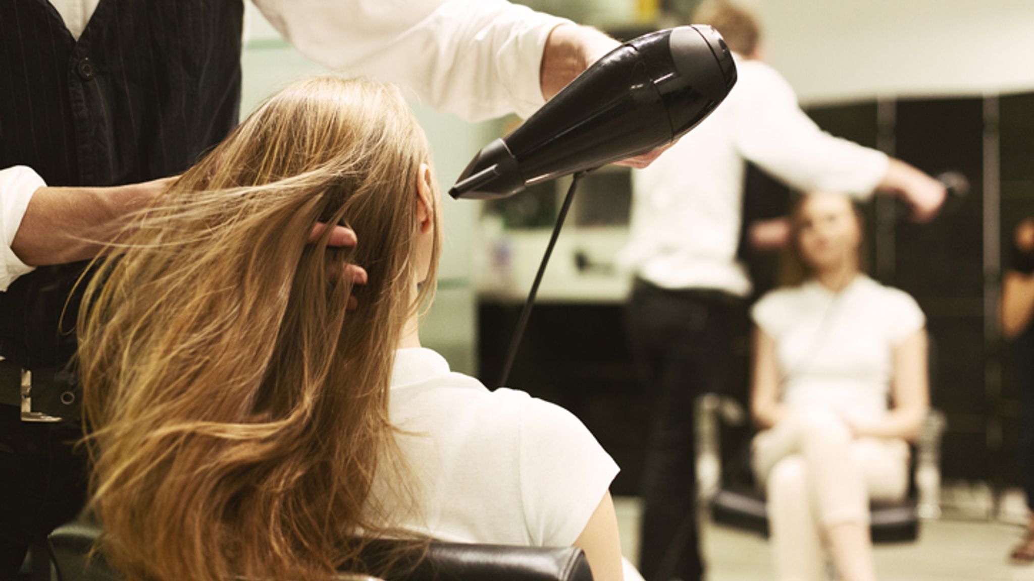 How To Choose The Best Keratin Hair Service Salon?